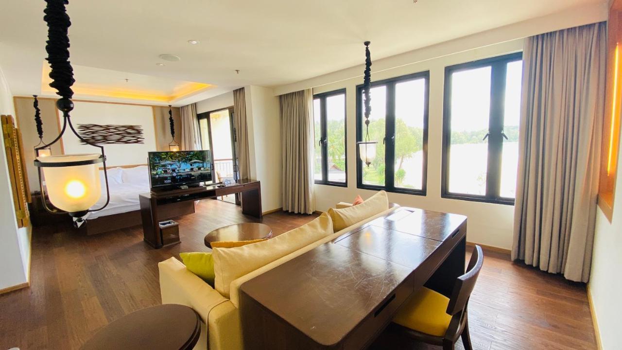 Tanjung Rhu Resort Langkawi Exterior photo Living room of a suite at the hotel