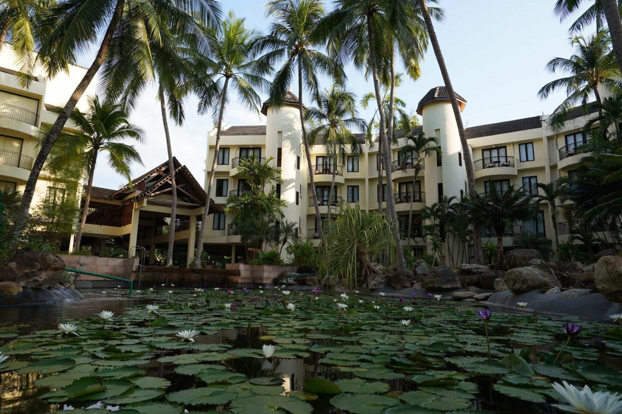 Tanjung Rhu Resort Langkawi Exterior photo The Royal Hotel