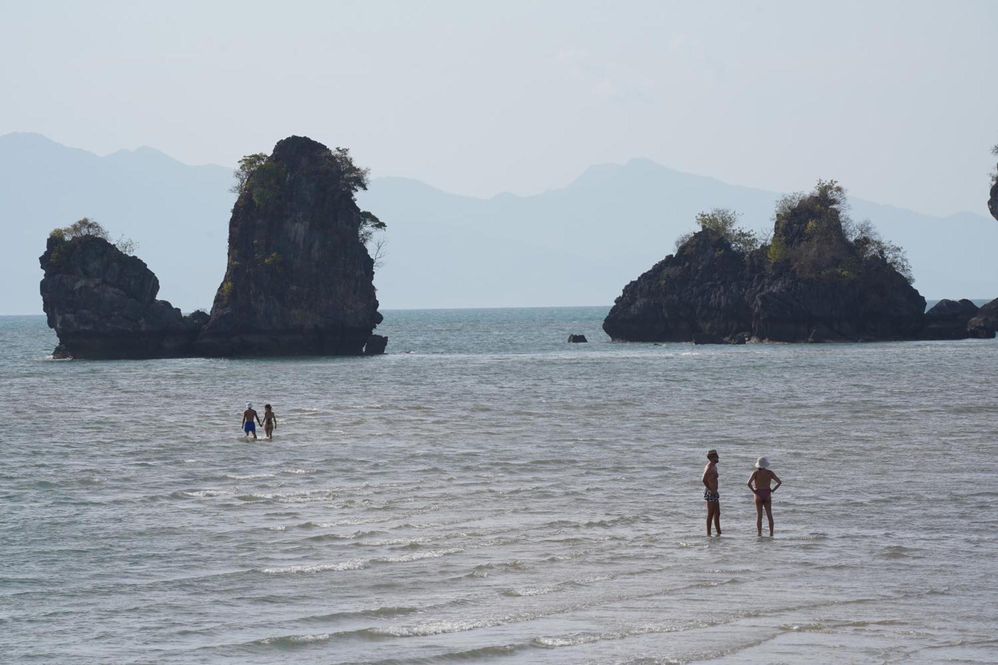 Tanjung Rhu Resort Langkawi Exterior photo The rock formations of the bay