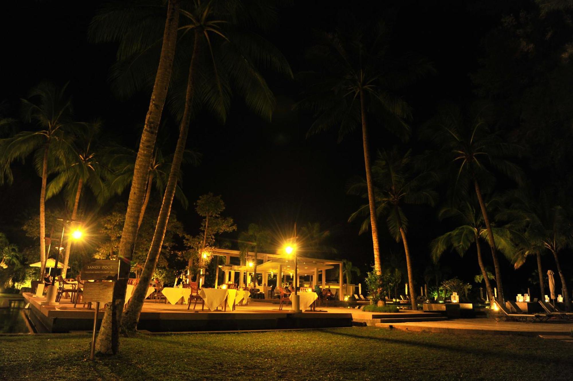 Tanjung Rhu Resort Langkawi Exterior photo The beach at night